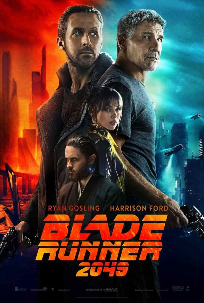 پوستر فیلم Blade Runner 2049؛ مونتاژی از شخصیتها از جمله آنا د آرماس در نقش 'جوی'، که به مضامین «رابطه عاطفی با هوش مصنوعی» و انسانیت میپردازد.