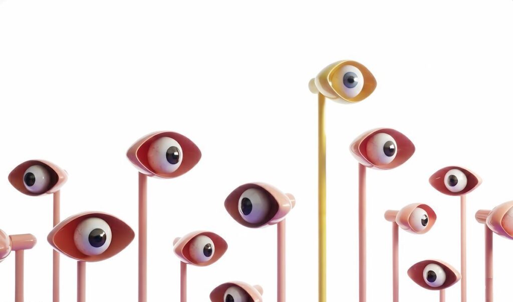 یک چشم زرد متفاوت در میان انبوهی از چشم‌ها که به جهات مختلف نگاه می‌کنند، نمادی از «ترس از قضاوت» فراگیر و فشار اجتماعی برای «خود واقعی» نبودن.