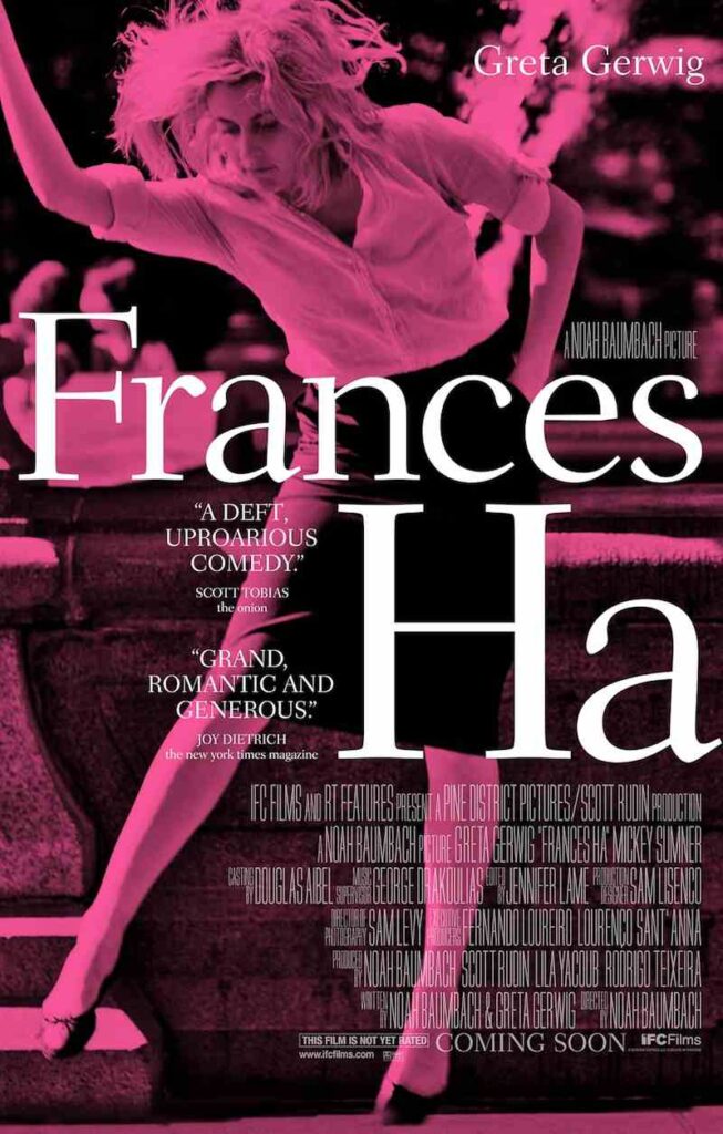 پوستر فیلم «فرانسیس ها» (Frances Ha)؛ تصویر سیاه‌وسفید گرتا گرویگ در حال رقص در خیابان، مرتبط با موضوع اضطراب ناشی از مقایسه اجتماعی و احساس جا ماندن در مسیر زندگی.