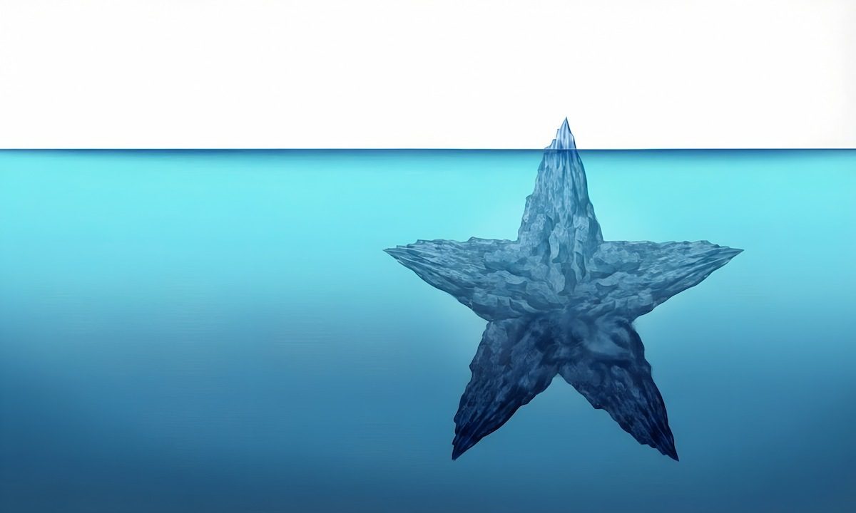 کوه یخ ستاره ای در زیر آب، نماد روان‌شناسی تخیلات جنسی پنهان و ناخودآگاه.